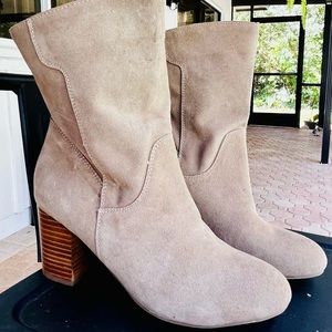 MIA camel suede ankle boot 6.5. New without box.